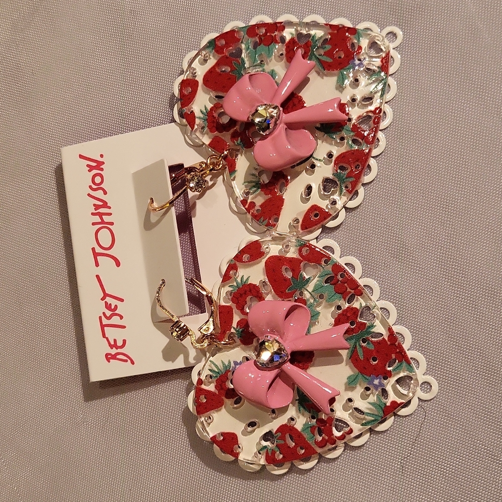 Betsey Johnson heart ❤️ bow strawberry - Picture 1 of 4